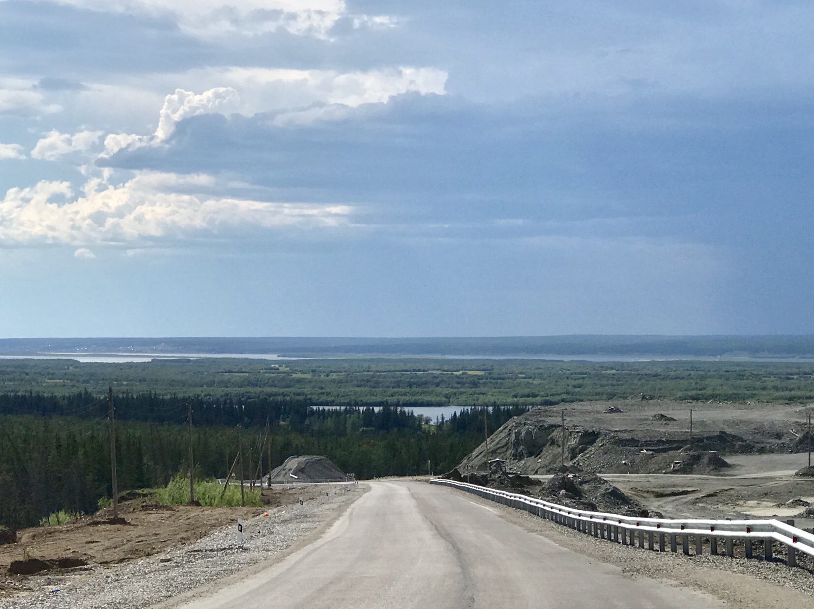 Offroad-Reise mit dem Pickup Truck auf dem Sibirischen Trakt in den Fernen Osten Russlands